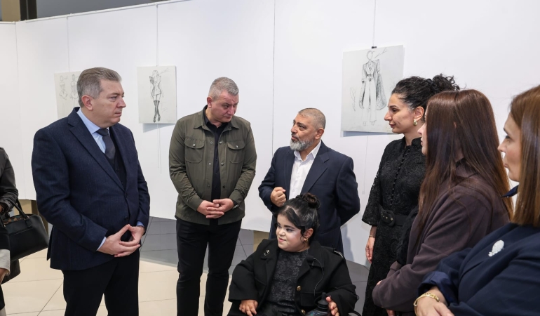 Irmak Can Kaydı’dan ilk moda sergisi: “Bir Hayalin Kıyısında” sanatseverlerle buluştu