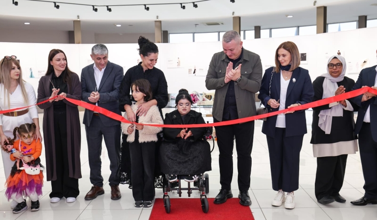 Irmak Can Kaydı’dan ilk moda sergisi: “Bir Hayalin Kıyısında” sanatseverlerle buluştu