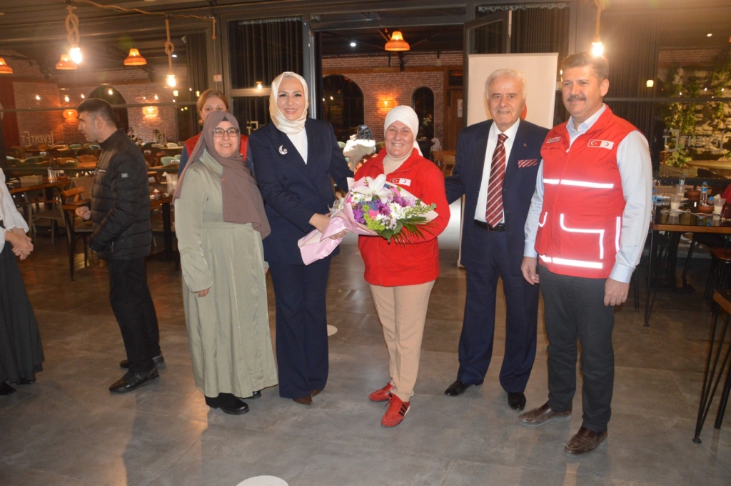 Türk Kızılay Sakarya Şubesi’nden Engelli Bireylere Moral Desteği 3 Türk Kızılay Sakarya Şubesi’nden Engelli Bireylere Moral Desteği