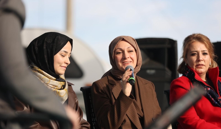 Adapazarı’nda ticarette kadının gücü panellerde konuşuldu