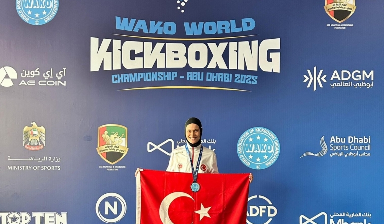 Büyükşehir’in kick boks sporcusu Ayşe Kaplan Dünya 3’üncüsü oldu