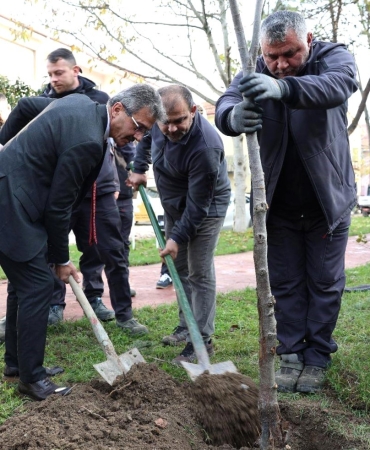 thumbnail_BAŞKAN ŞENOL DİNÇ “DAHA YEŞİL BİR ERENLER İÇİN ÇALIŞIYORUZ” (2)