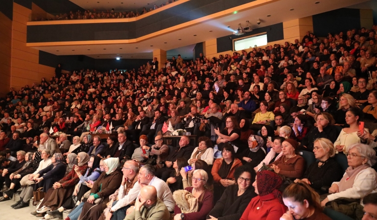 Sakarya Ticaret Borsası Korosundan Sanata Değer Katan Gecede; Mustafa Keser Sahne Aldı