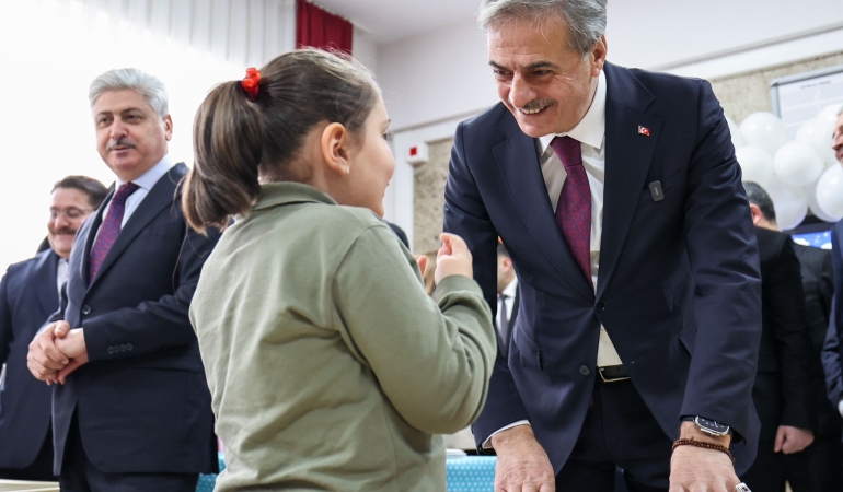 Yusuf Alemdar çocukların karne sevincini paylaştı: “Geleceğe doğru attığınız her adımda yanınızda biz olacağız”