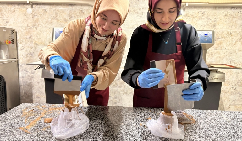Büyükşehir’in kadınlara yönelik çikolata ve kahve atölyesi tamamlandı