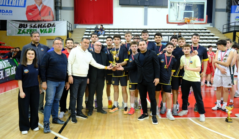 U-18 Erkekler Basketbol Ligi’nde Şampiyon Serdivan