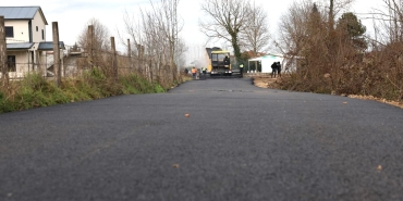 ERENLER’DE ASFALT ÇALIŞMALARI YENİ YILDA DA HIZ KESMEDİ (2)