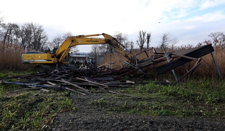 Sapanca Gölü kıyılarındaki kaçak yapılar kaldırılıyor