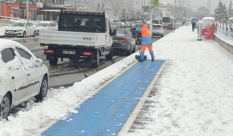 Serdivan’da Kış Mesaisi: Karla Mücadele Ekipleri Sahada