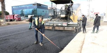 thumbnail_ERENLER’DE O CADDE ASFALT İLE YENİLENİYOR (1)