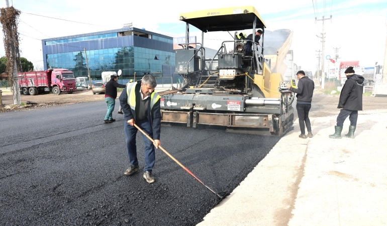 ERENLER’DE O CADDE ASFALT İLE YENİLENİYOR