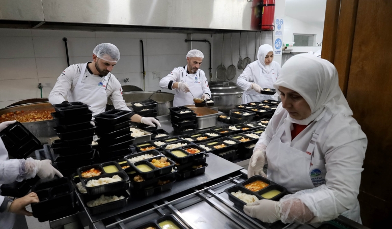 Büyükşehir Aşevi, bu Ramazan’da da sofralara sıcak yemek ulaştıracak