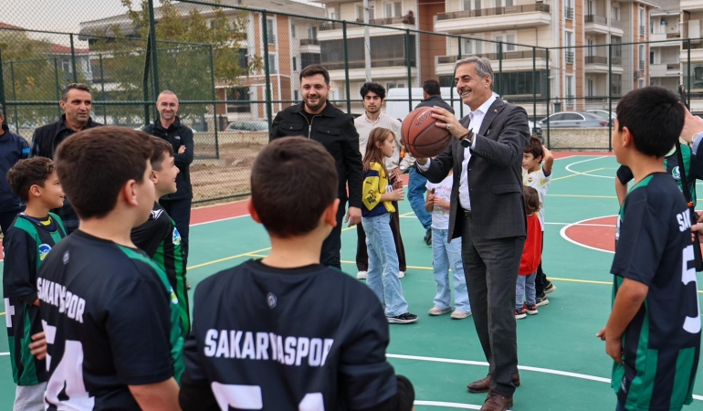 Başkan Yusuf Alemdar söz vermişti, işlemler tamamlandı  “Gençlerimizin sporla büyüyeceği 10 futbol, basketbol, voleybol sahası hazır”