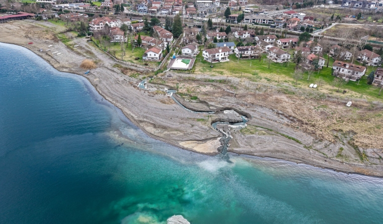 Yüksek kesimlerden gelen su göle iletilmeye başlandı  Sapanca Gölü’ne 3 milyon 240 bin metreküplük alternatif kaynak