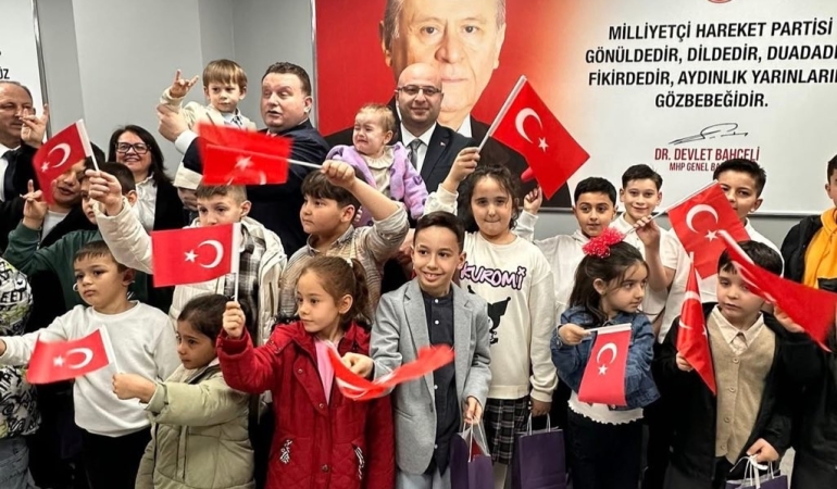 “Siyasette Alışık Olunmayan Görüntü: MHP Sakarya’da Çocuk İzdihamı!”