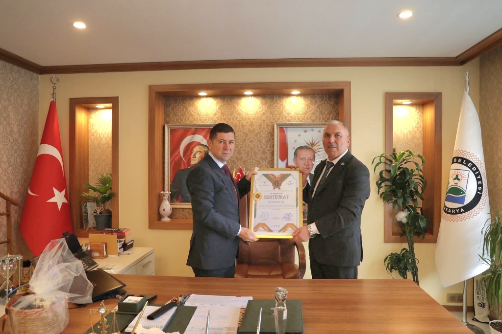 Kocaali Çam Dağı Kestane Balı’na Uluslararası Birincilik: Arıcılardan Başkan Yüzücü’ye Teşekkür Ziyaretii