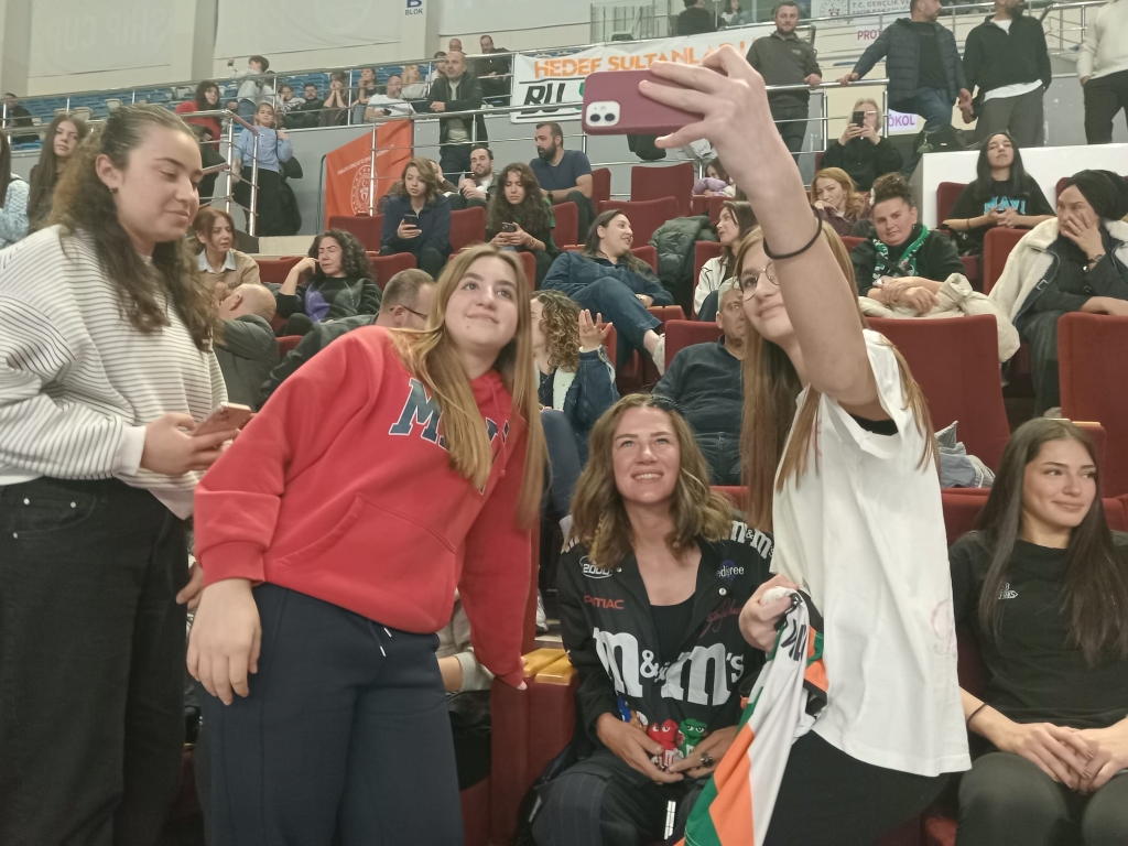 SULTANLAR TARİH YAZDI! SAKARYA VOLEYBOL LİGİ ŞAMPİYON TAMAMLADI