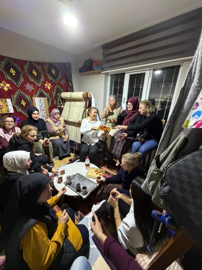 Serdivan Halk Eğitim Merkezi öğrencileri iftarda buluştu