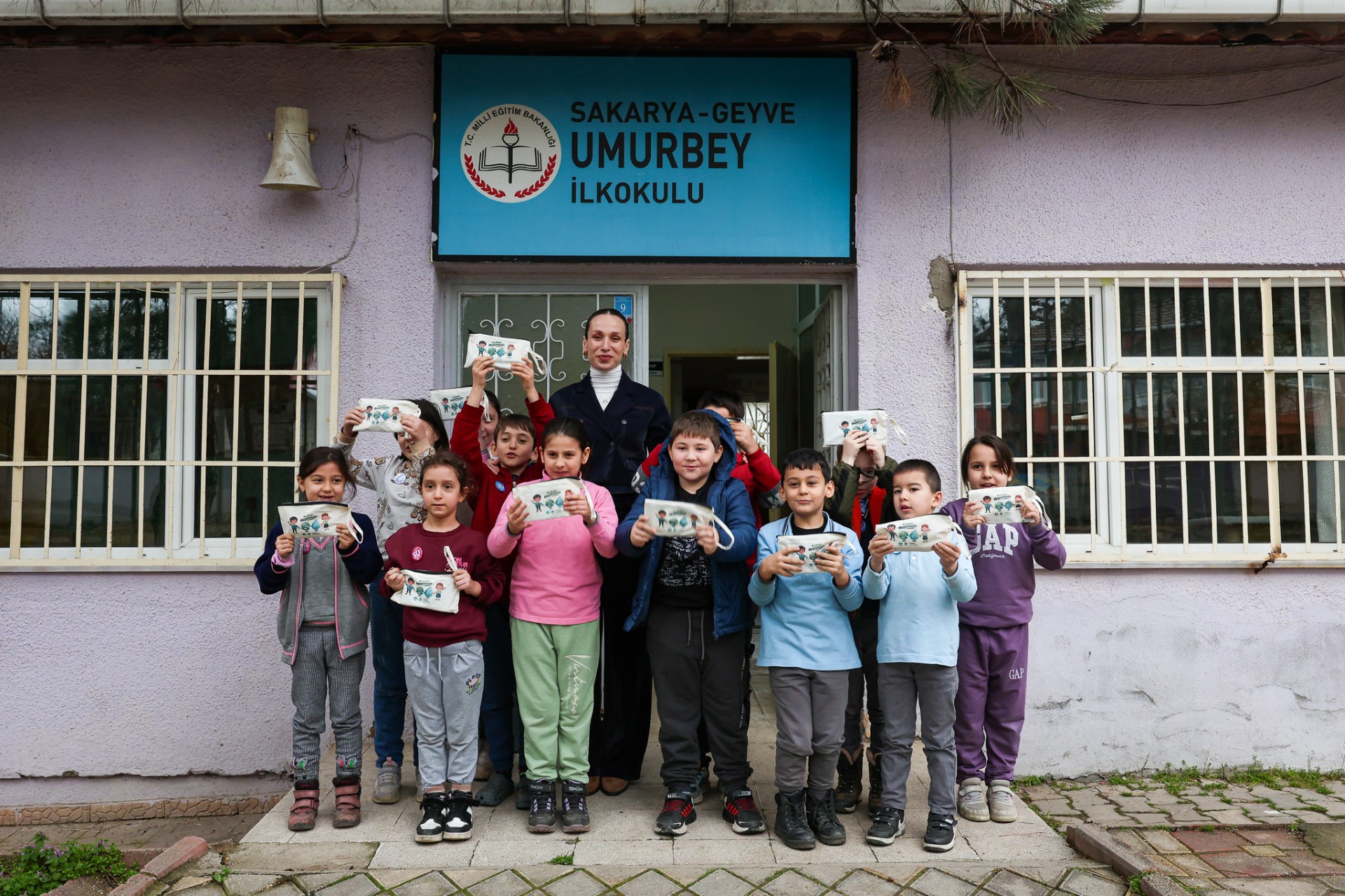 d8ba9f26-1c6b-4a59-a253-dba4e1afe0cd