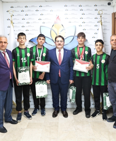 087de963-e001-4e0d-91a9-e5f358eb2822