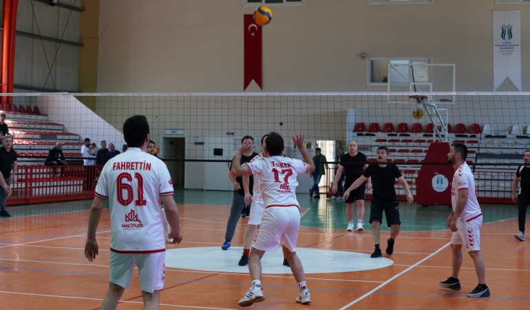 Voleybol turnuvasında ödüller sahiplerini buldu