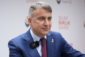 Azmi_Karamahmutoğlu_Basın_