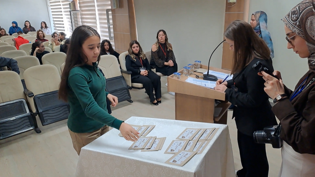 Hazırlıksız Konuşma Deneyimi Öğrencilerin Dil Becerilerini Güçlendirdi