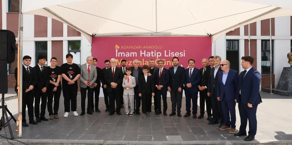 SİMDER Sakarya İmam Hatipliler Derneği “Adapazarı İmam Hatip Lisesi 46. Mezunlar Günü” yoğun bir katılım ile gerçekleştirdi.