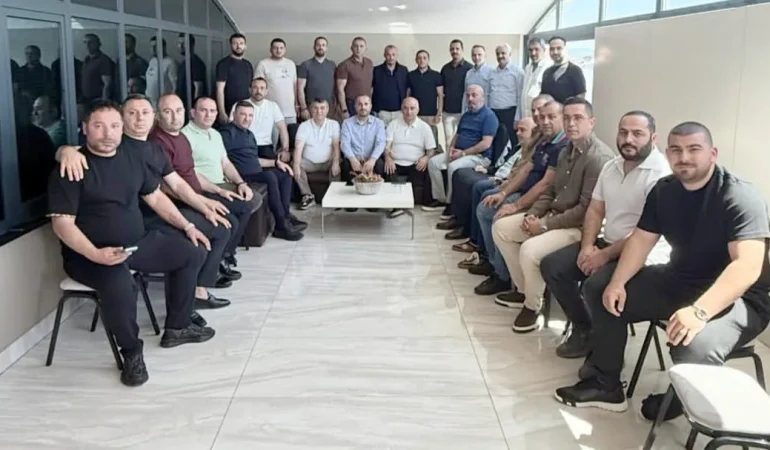 Talip Kuriş, komite üyeleriyle Hüseyin Haldızoğlu’nun ev sahipliğinde buluştu