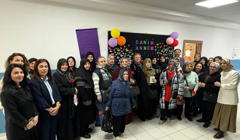 Özel gereksinimli bireylerin annelerine anneler günü sürprizi