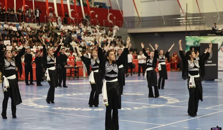 “Gençlerimizin yanında oluyor, onların sporla, sanatla ve eğitimle iç içe büyümesi için gereken desteği sunuyoruz”