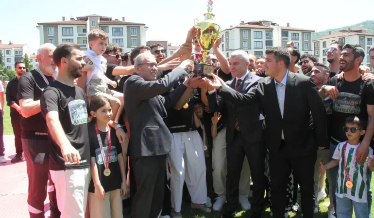 Sapancaspor kupasına kavuştu