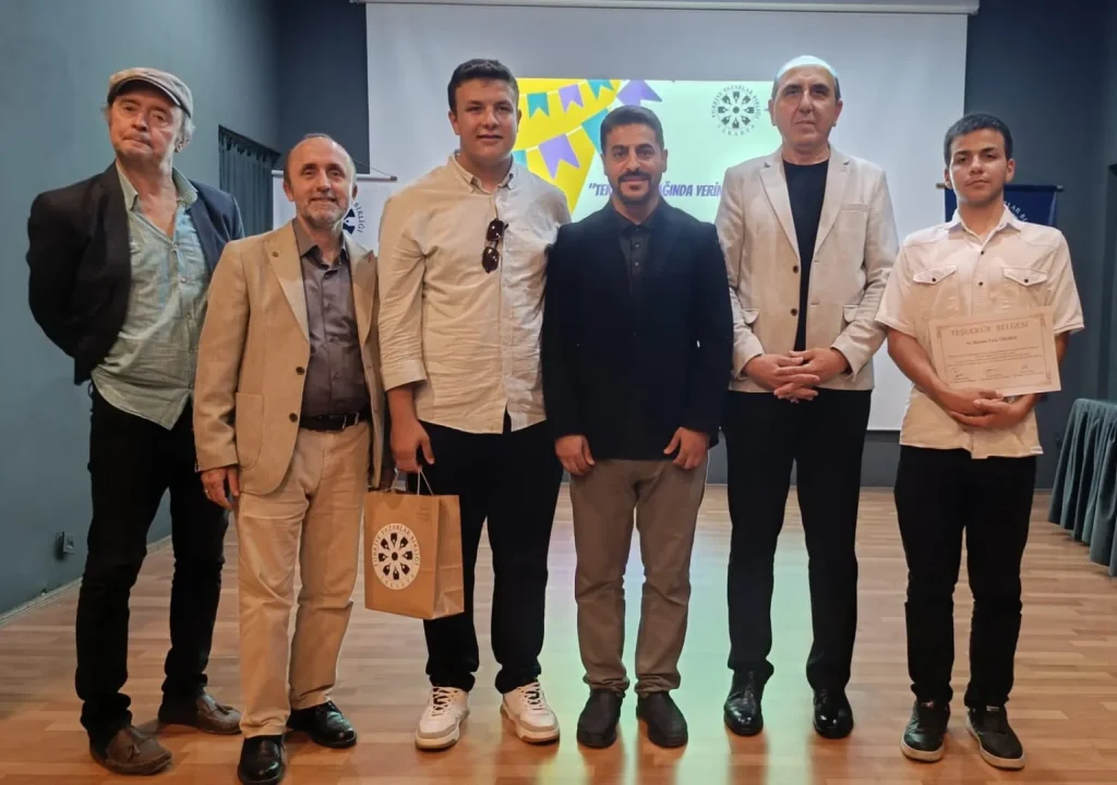 Teknoloji Çağında Vicdanı Kalemle Aradılar: Genç Yazarlar Ödüllerine Kavuştu.