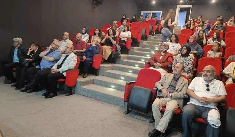 Teknoloji Çağında Vicdanı Kalemle Aradılar: Genç Yazarlar Ödüllerine Kavuştu.