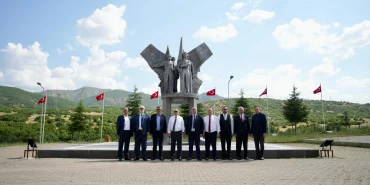 Bingöl_33_Şehit_Anıtı_180059833