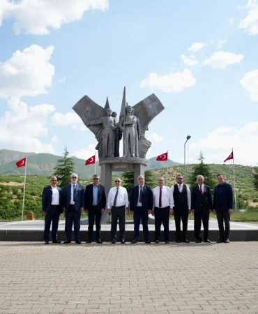 Bingöl_33_Şehit_Anıtı_180059833