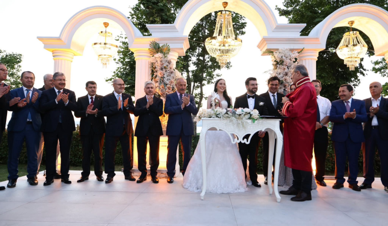 Devlet Protokolü Çakacak Ailesinin mutlu gününde buluştu