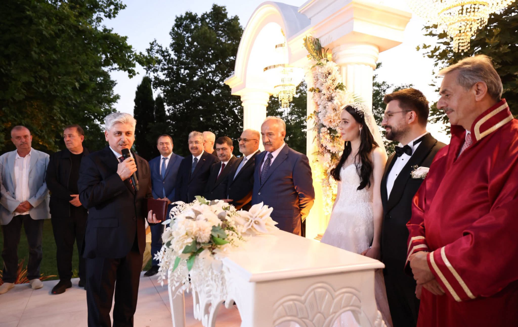 Devlet Protokolü Çakacak Ailesinin mutlu gününde buluştu