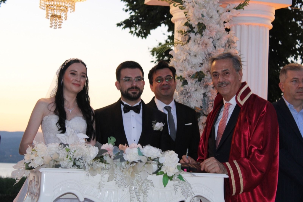 Devlet Protokolü Çakacak Ailesinin mutlu gününde buluştu
