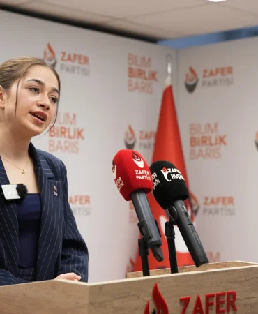 Gençlik Kolları Sözcümüz Sıla Akbaba,
