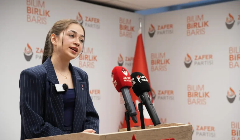Gençlik Kolları Sözcümüz Sıla Akbaba,