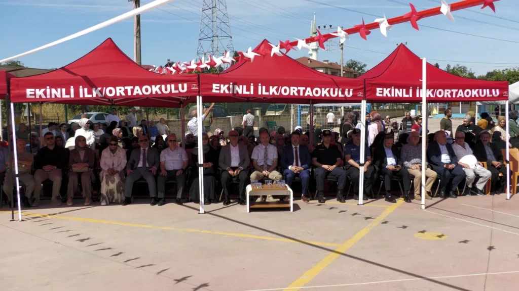 PTTDER’den Sakarya’da Şehitlerin Adını Yaşatacak Anlamlı Eser Ekinli İlkokulu’nda Şehit Mehmet Fatih Çangır Kütüphanesi ve Mescidi Açıldı 3 PTTDER’den Sakarya’da Şehitlerin Adını Yaşatacak Anlamlı Eser Ekinli İlkokulu’nda Şehit Mehmet Fatih Çangır Kütüphanesi ve Mescidi Açıldı