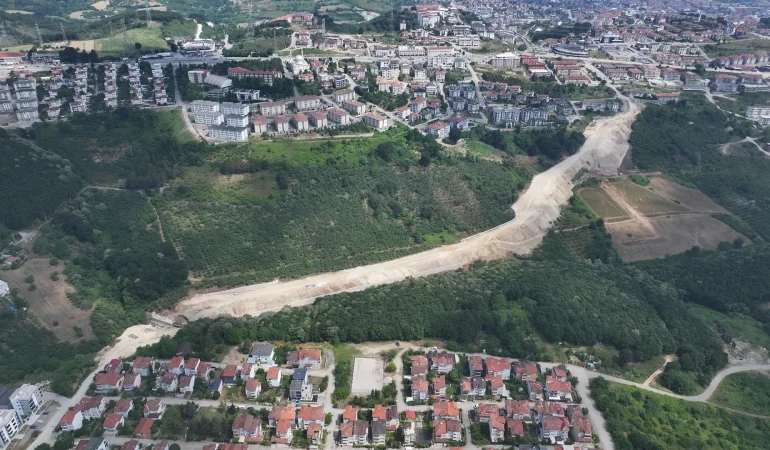 Beşköprü ulaşımı için yepyeni bir döneme adım adım: 14 metrelik istinat duvarı tamam, altyapı bitiyor