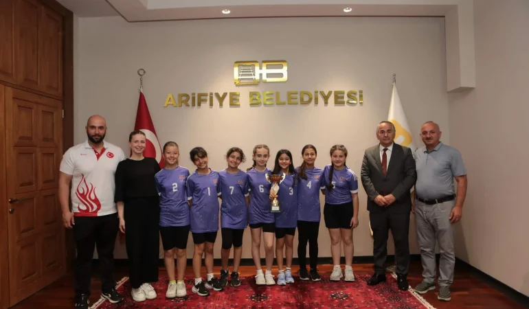 İl Birincisi Voleybol Takımından Başkan Karakullukçu’ya Ziyaret