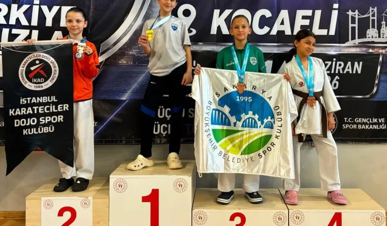 Büyükşehir’in minik yıldızları Kocaeli’den 19 madalya ile döndü