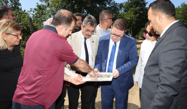 VALİ YARDIMCISI DEMİRAYAK VE BAŞKAN DİNÇ ERENLER BELEDİYESİ HAYVAN BAKIMEVİNİN YAPILACAĞI ALANI GEZDİ
