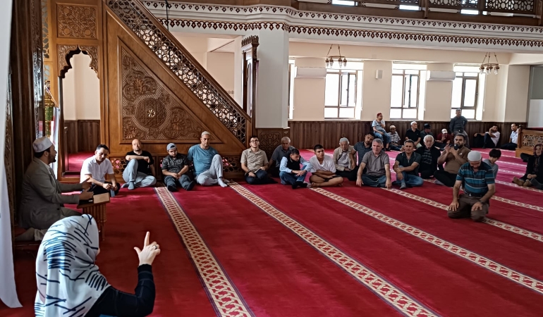 Engeller Gönüllerde Aşıldı: Engelsiz Cami Buluşması Kocaali’nde Gönülleri Birleştirdi
