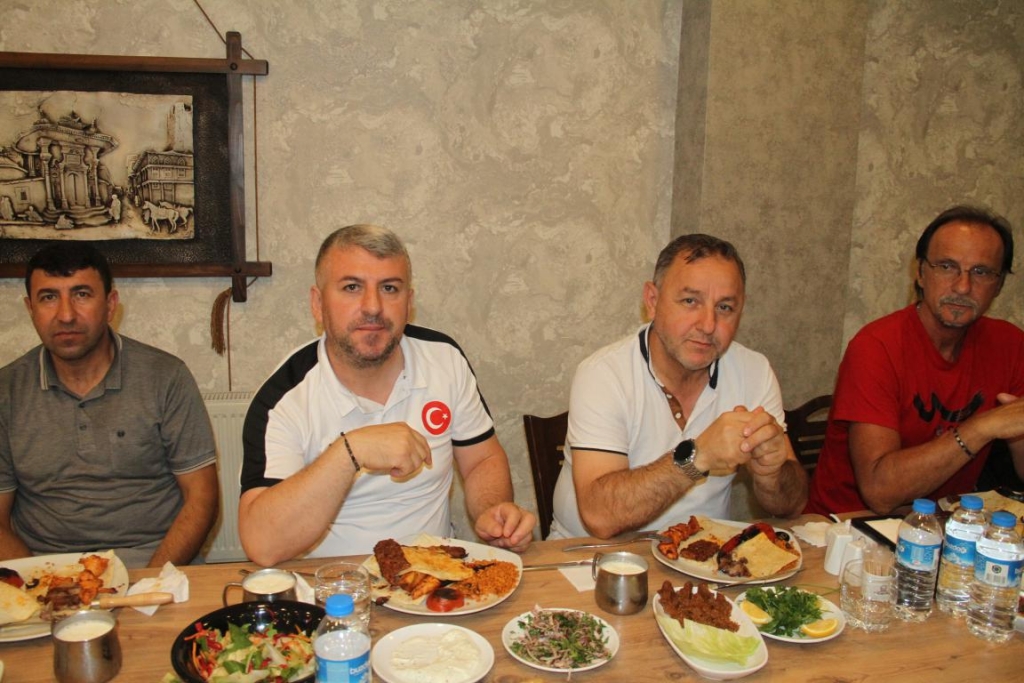 KEBAPÇIBEY YEMEKTE BULUŞTU
