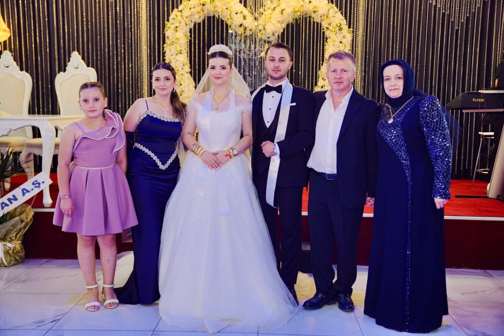 Dörtyol sanayi esnafı Şen ailesinin mutlu günü 4 Dörtyol sanayi esnafı Şen ailesinin mutlu günü
