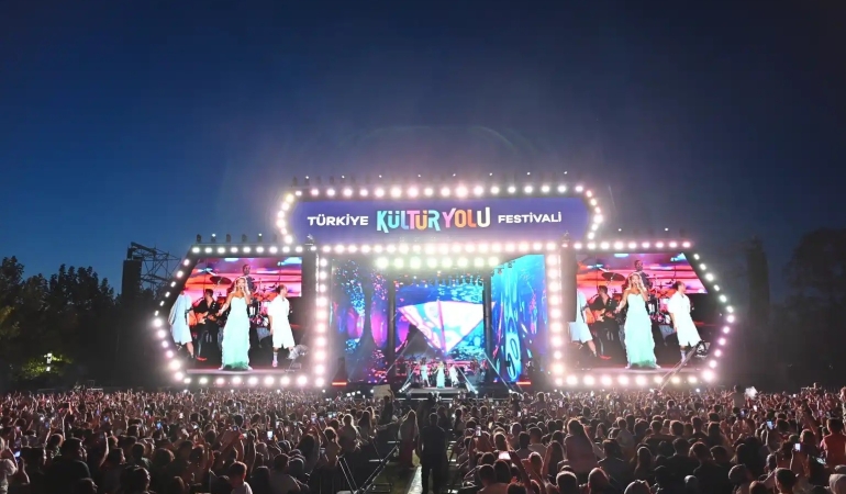 Kültür Yolu Festivali Sakarya’da coşkuyla tamamlandı:  “Sakarya’mızın festivale gösterdiği ilgi Türkiye’ye örnek oldu”